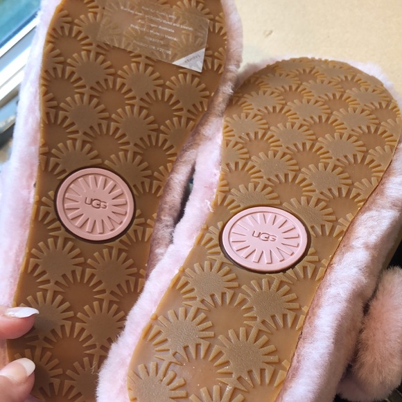 UGGS - Picture 2 of 11